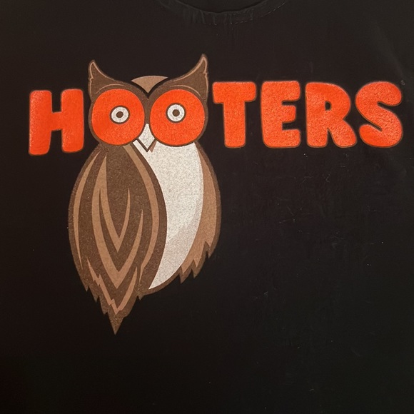 Authentic Hooters black tank top - Picture 2 of 4